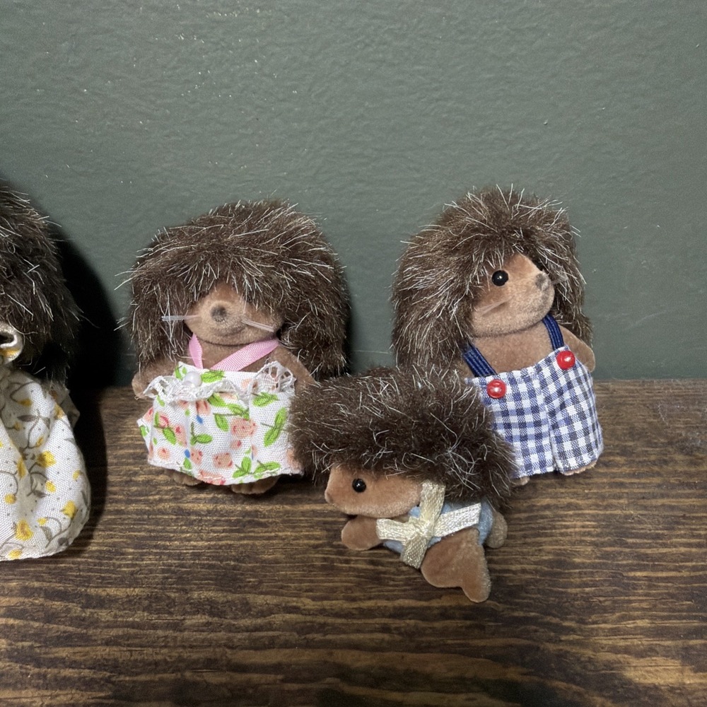 Calico Critters / Sylvanian Families Hedgehog Family – Complete Set of 6 Figures - Picture 3 of 4